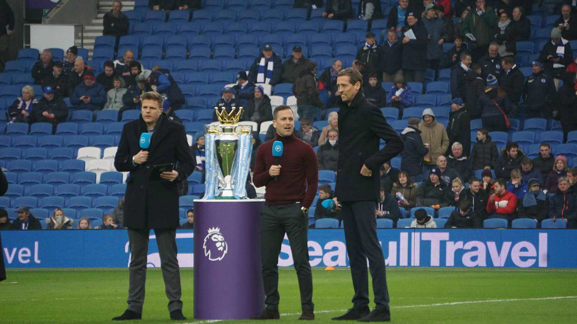 英格兰足总杯：曼市队8比0轻取索尔福德市.