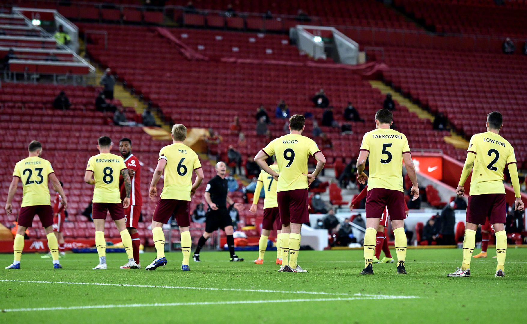 英格兰足总杯：曼市队8比0轻取索尔福德市.